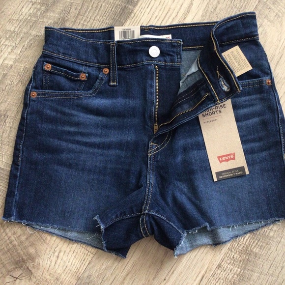 Leviโs High Rise Sculpt Hypersoft Jean Shorts๐๐ ๐๐ - Picture 6 of 9